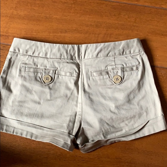 Aritzia shorts mid rise - Picture 2 of 3